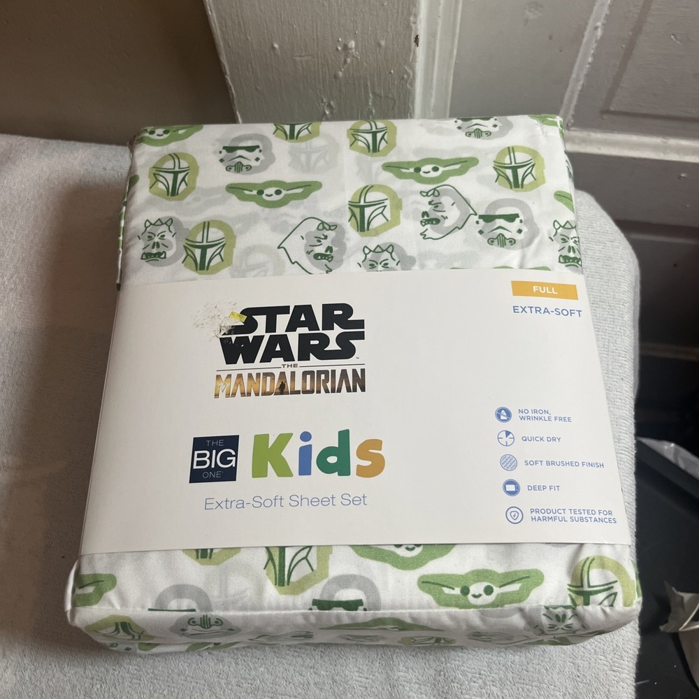 STAR WARS 4 Piece Grogu Baby Yoda Full Sheet Set 2 Pillowcases, 1 Flat, 1 Fitted